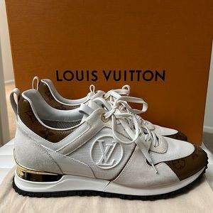 Louis Vuitton Run Away Sneakers 39